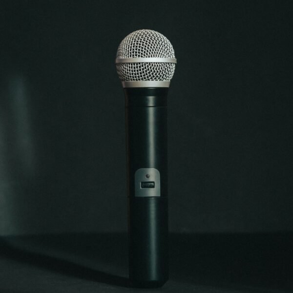 WIRELESS MICROPHONES